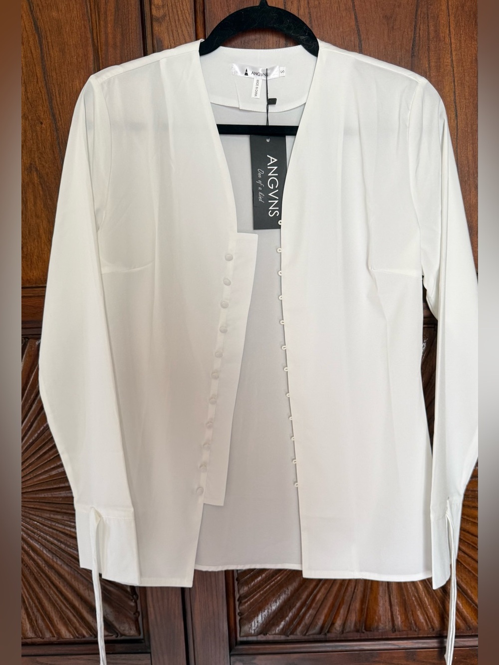 NWT White Button-Front Long Sleeve Blouse ANGVNS - Size S